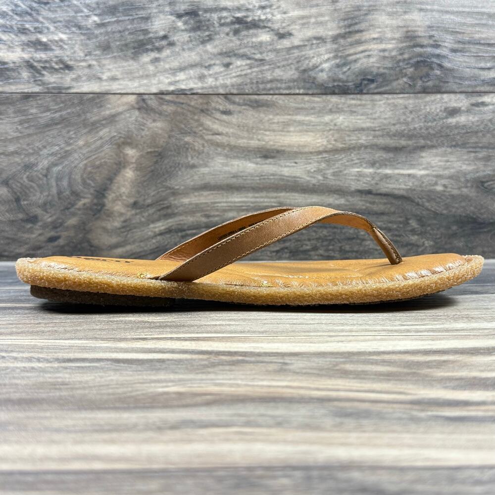 NIB Born Basic Maite 10M Tan Leather Flip Flops Comfort Flat Thong Sandals - Picture 6 of 10